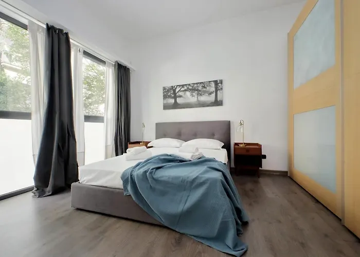 Piramide Charming Rom