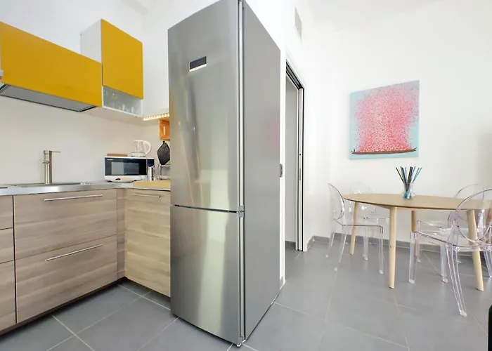 Piramide Charming Lägenhet *